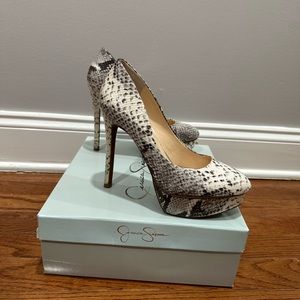 Like new pumps.